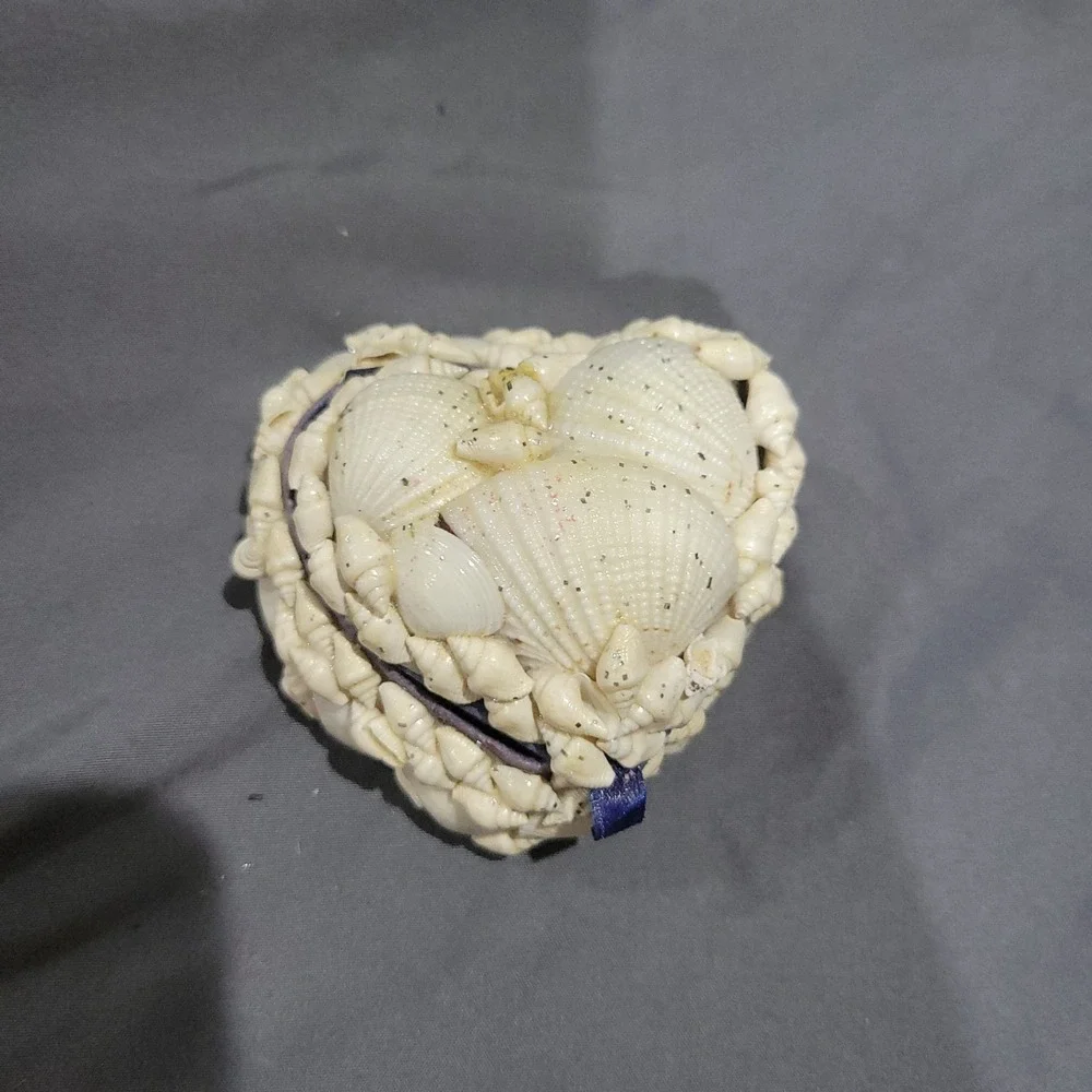 Vintage Handmade Seashell Jewelry Trinket Box Lined Heart